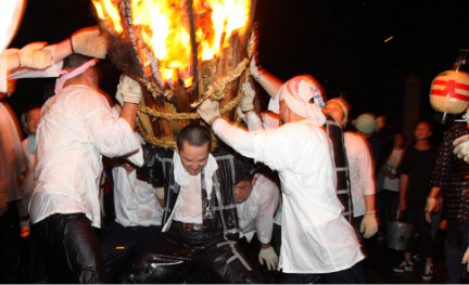 Otebi Shinji (a shrine ritual held on the night before the second Sunday in July)