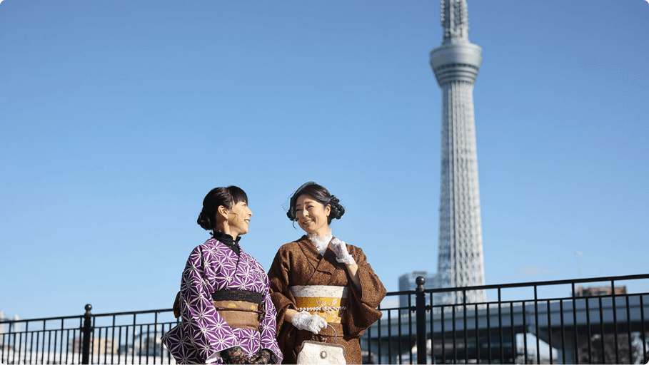 A stroll through the town in a Taisho-Romantic flair (Aiwa-style clothing)