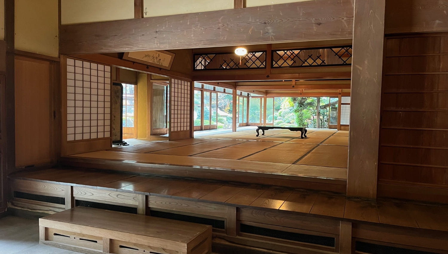 絲原家住宅内
