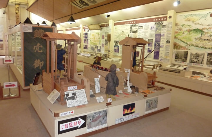 絲原記念館展示室内
