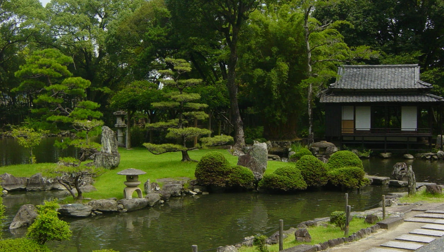 天赦園　池泉廻遊式庭園