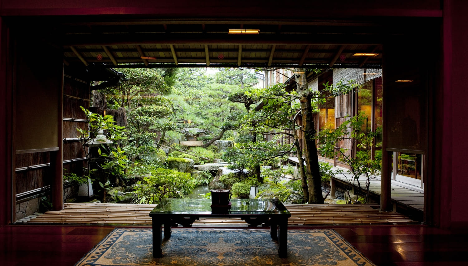 西村屋本館 中庭