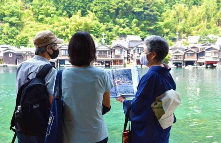 与謝荘の女将とめぐる伊根舟屋散策ガイド