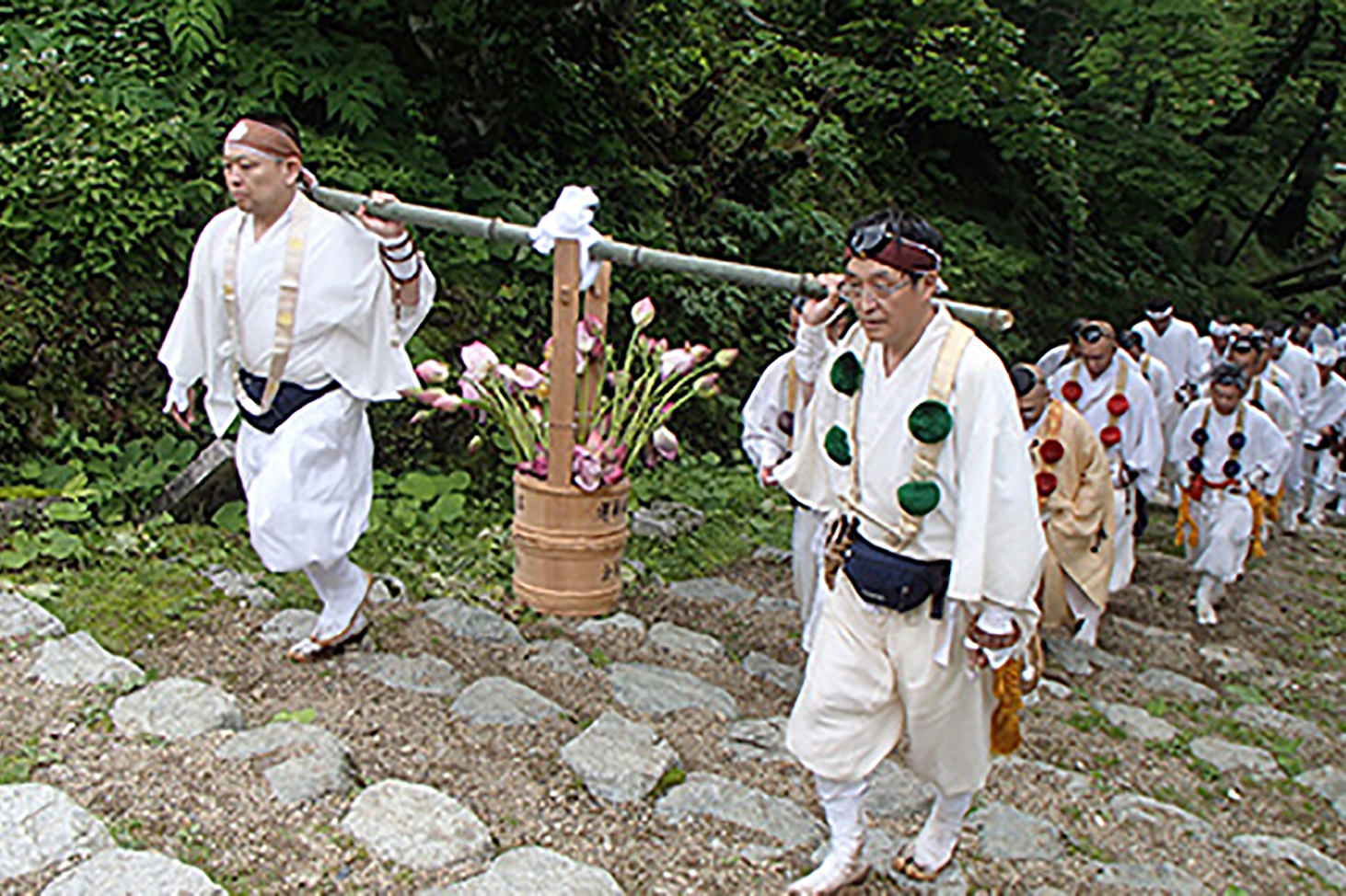 金峯山寺 作務体験と夕座勤行