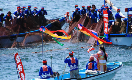 鞆の浦観光鯛網（4月後半～5月上旬）